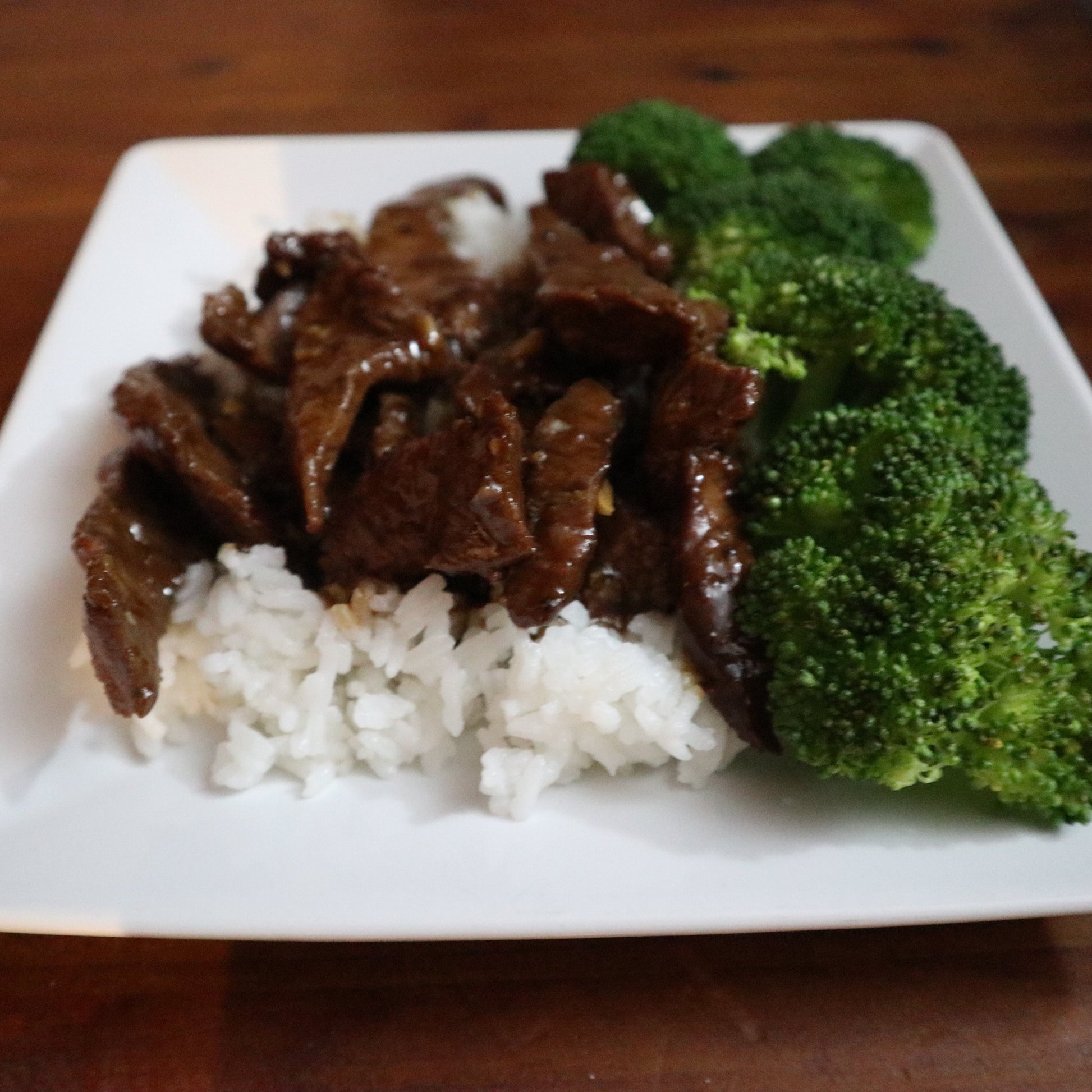 Honey Garlic Steak Bites with rice and broccoli